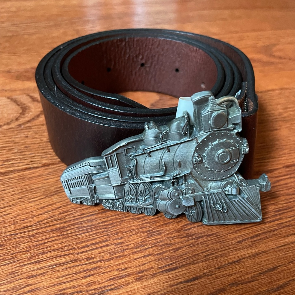 Amazing Levi’s Steam Engine Brown Leather Belt, Size 44 NEVER WORN